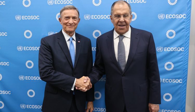 Roberto Álvarez y su homólogo ruso Sergey Lavrov.