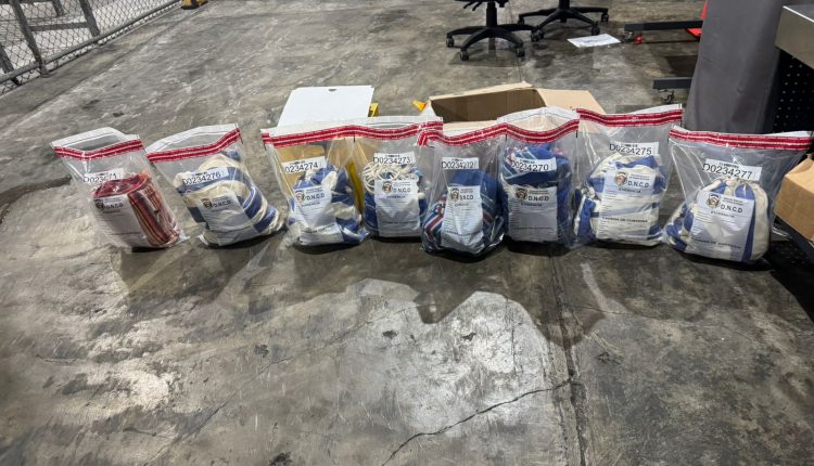 Droga decomisada en el AILA.