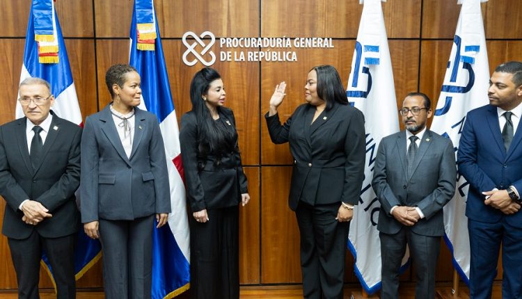 Yeni Berenice Reynoso tomó juramento a Isaura Suárez Salcedo.
