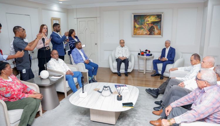 Reunión de representantes de centrales y del Senado.