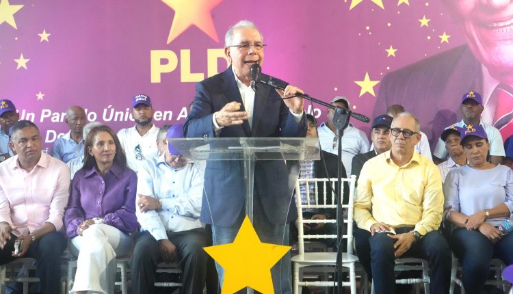 Danilo Medina habla en asamblea del PLD en Hato Mayor.