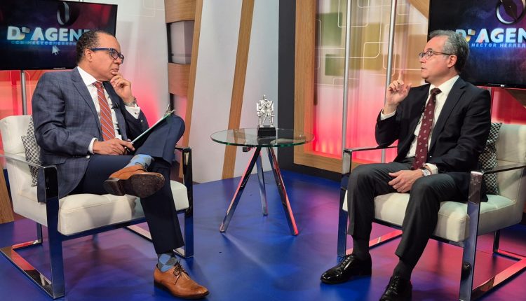 Héctor Herrera Cabral entrevista a Miguel Collado.