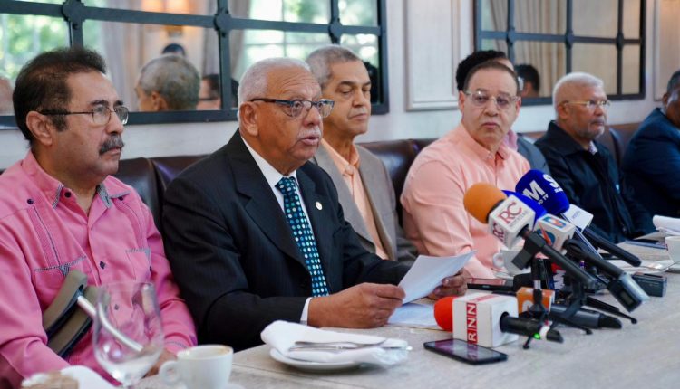 Miembros del CODIA opinan sobre la construcción de monorriel.