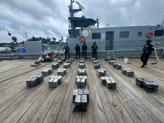 Droga incautada en operativo por aire, mar y tierra en la provincia Peravia.