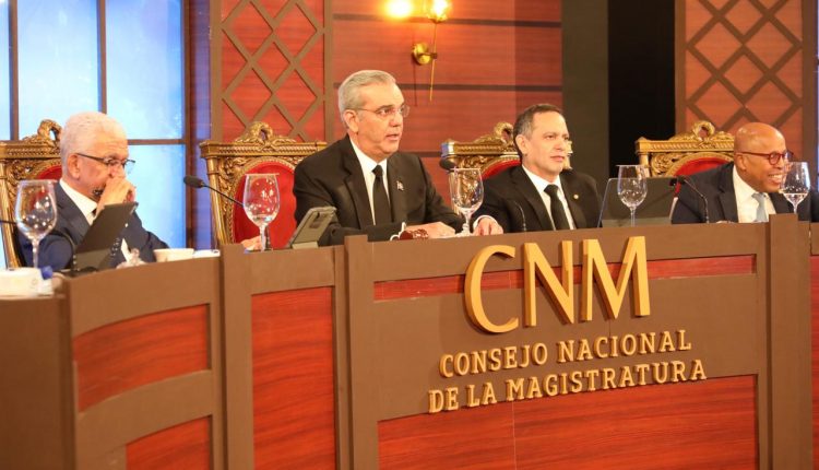 Abinader encabezó primera ronda de evaluaciones de aspirantes para la Suprema y el TSE.