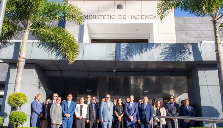 Celebración del 181 aniversario del Ministerio de Hacienda y Economía.