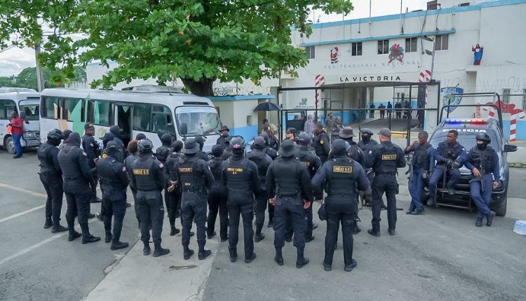 El traslado de internos a Las Parras fue iniciado este miércoles.