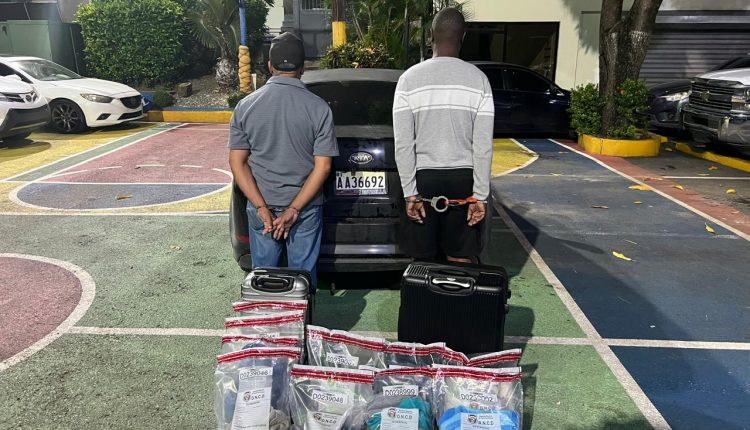 Dos detenidos con droga en Santo Domingo Este.