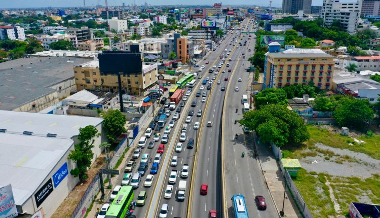Autoridades buscan viabilizar el tránsito.