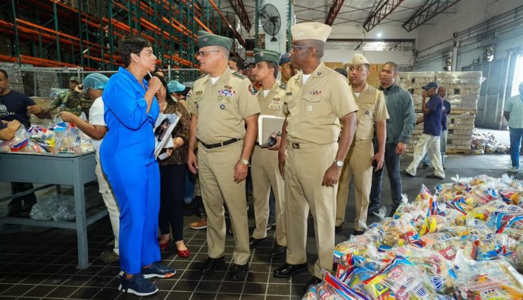 Ministro de Defensa supervisa operativo de entrrega de ayuda para Haití y Jamaica.