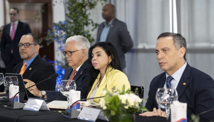 Yeni Berenice Reynoso participa en actividad de la Suprema Corte de Justicia.