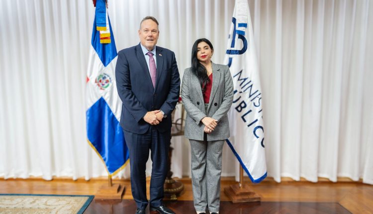 Daniel Salter Y Yeni Berenice Reynoso.