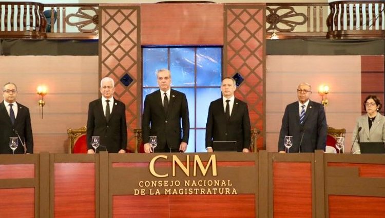 Luis Abinader encabezó reunión del Consejo de la Magistratura.