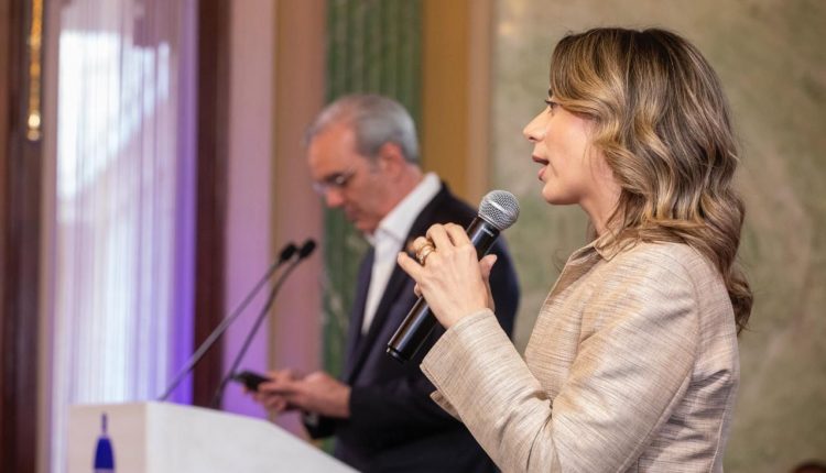 Luis Abinader y Gloria Reyes.