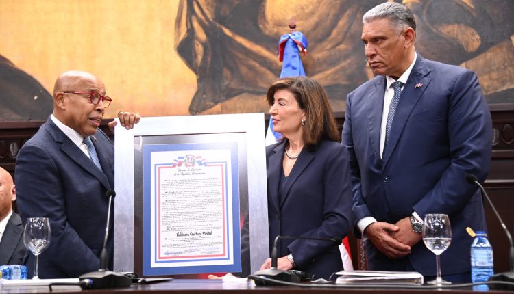 Reconocimiento a la gobernadora de Nueva York entregado por el Congreso Nacional.