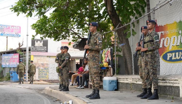 Operativo militar en San Cristóbal.
