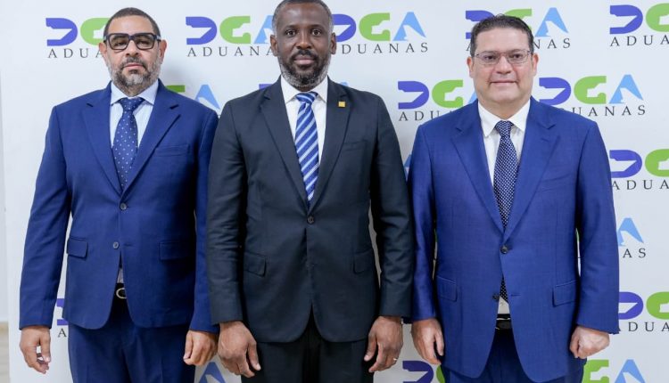 Oscar D'oleo Seiffe, Wilson Camacho y Eduardo Sanz Lovatón.