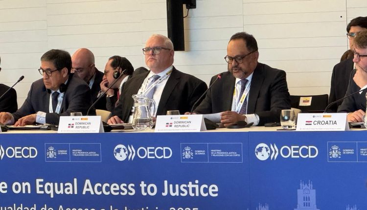 Antoliano Peralta en foro de justicia en Madrid, España.