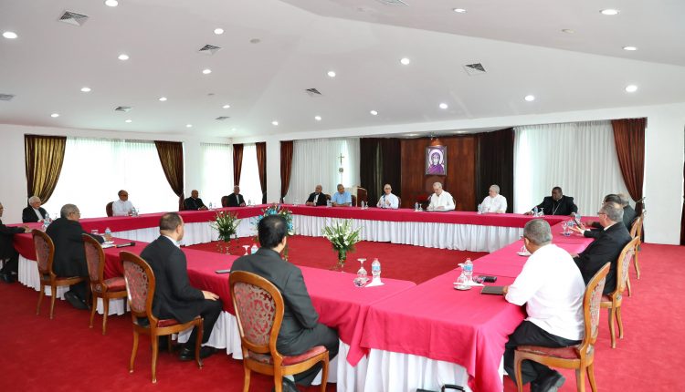 Encuentro de Abinader y los obispos.