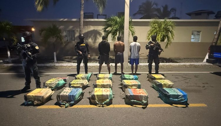 Detenidos y droga incautada en operativo en Baní.