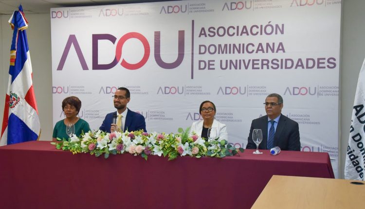 Representantes de universidades del país.