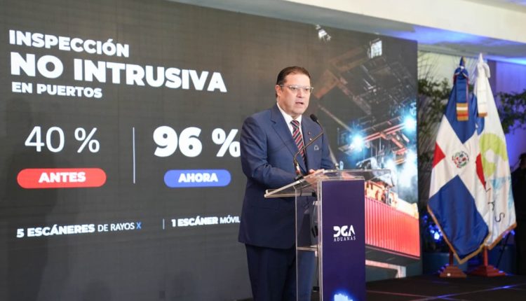 Eduardo Sanz Lovatón, director de Aduanas.