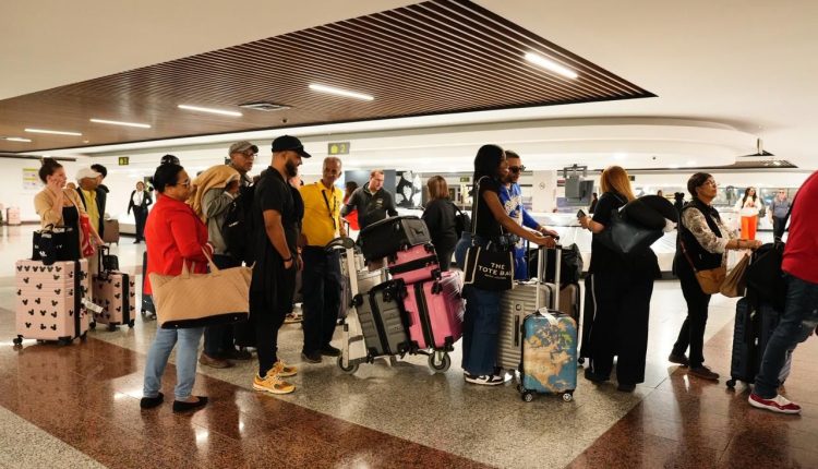 Dominicanos se beneficiarán de gracia hasta enero.