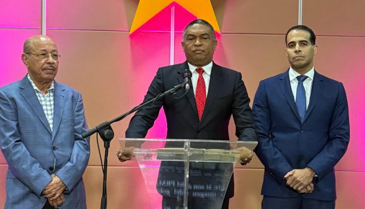 Temístocles Montás, Yván Lorenzo y José Dantés Díaz.