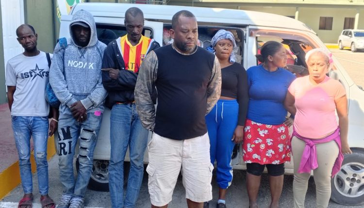 Indocumentados detenidos por el Ejército.