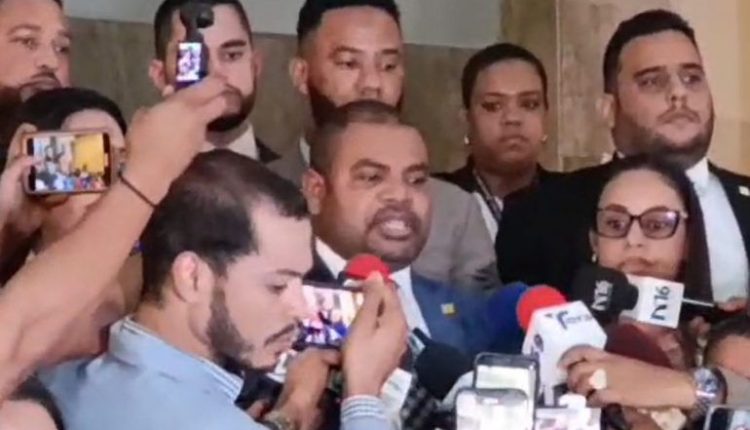 Representantes del Ministerio Público cuando depositaban la solicitud de coerción por el caso SeNaSa.