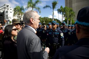 Abinader en operativo de la Policía por motivo de la Navidad.