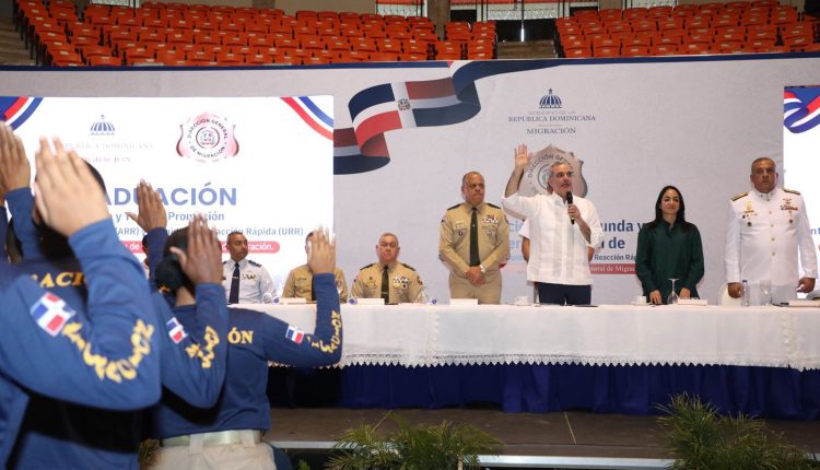 Juramento a nuevos agentes migratorios.