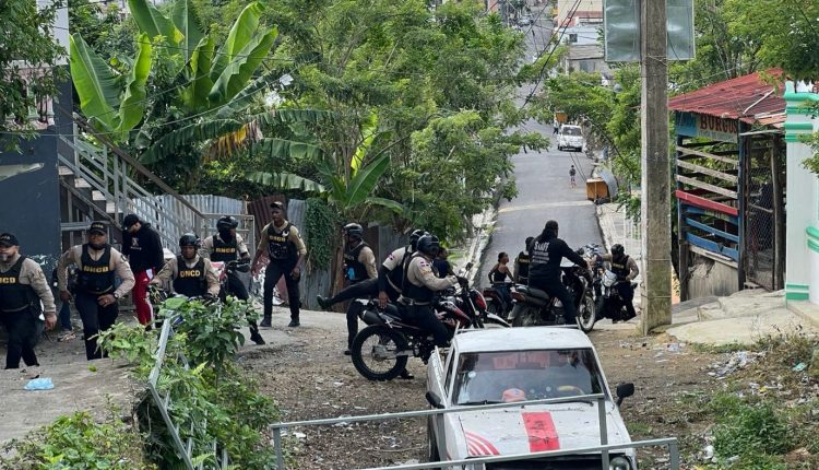 Operativo contra el microtráfico en Montecristi.