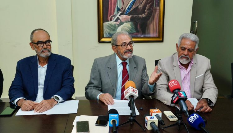 Dirigentes de Fuerza del Pueblo.