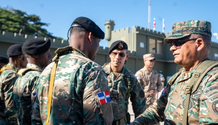 Recorrido del ministro de Defensa.