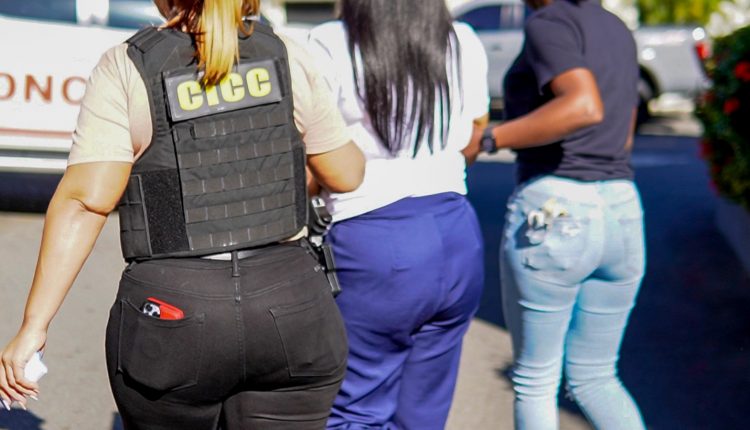 Mujer detenido por decomiso de drogas en el AILA. Mujer detenido por decomiso de drogas en el AILA.