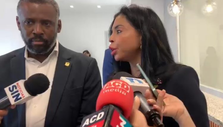 Wilson Camacho y Yeni Berenice Reynoso