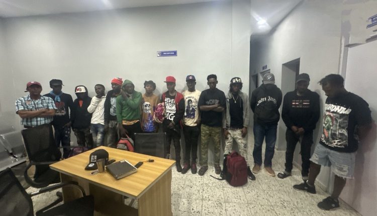 Indocumentados detenidos en Barahona.