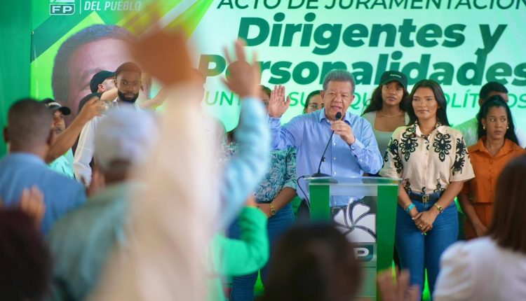 Juramentación encabezada por Leonel Fernández.