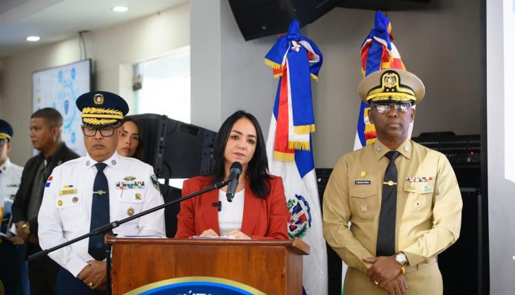 Faride Raful ofrece detalles de la reunión sobre seguridad ciudadana.