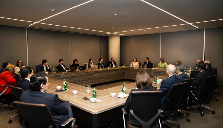 Reunión de la Asociación de Bancos y del BID.