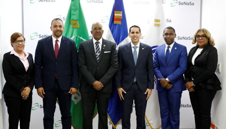 Funcionarios de la Contraloría y de Senasa.