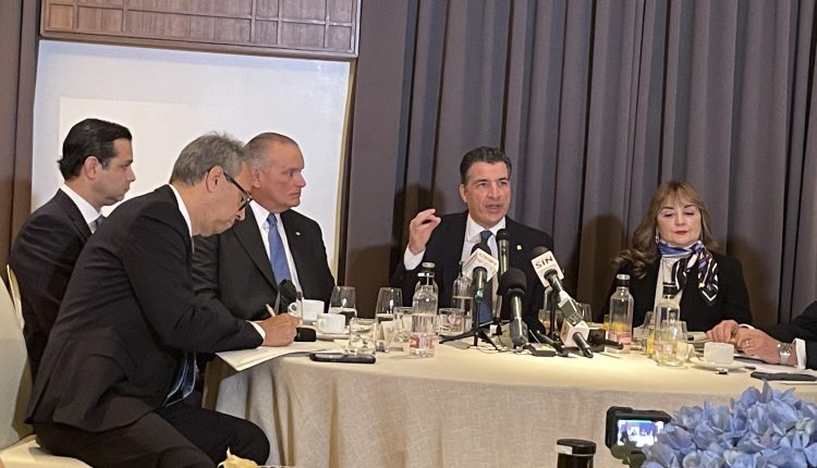 Ejecutivos del Banco Popular.