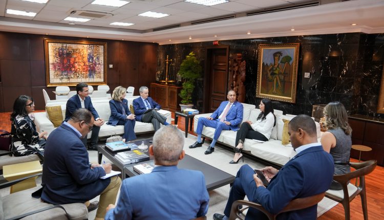 Arroyo reunido con el sector empresarial.