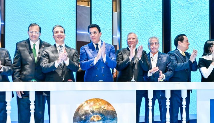 David Collado junto a representantes de los bancos Popular, Reservas y BHD.