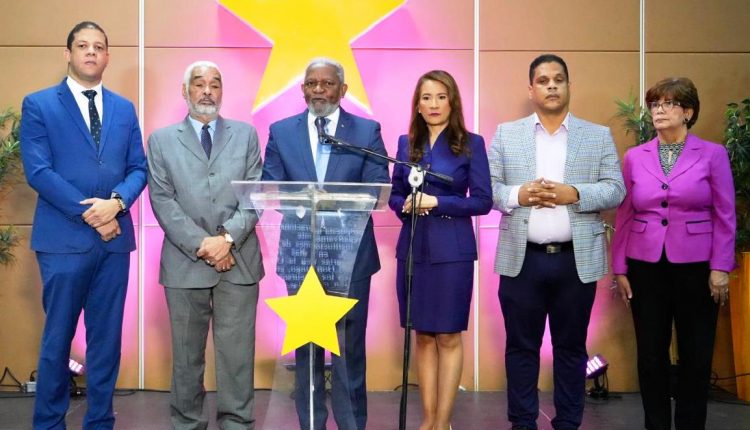 Dirigentes del PLD fijan posición sobre ministerios educativos.