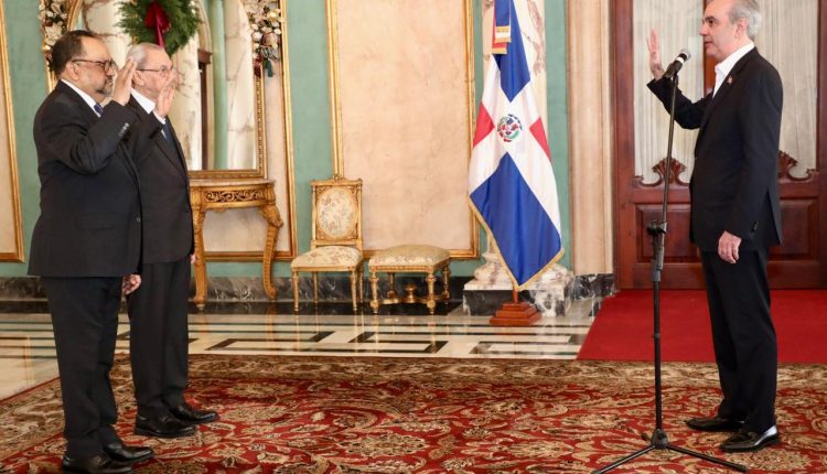 Abinader toma juramento a Subero Isa y Antoliano Peralta.