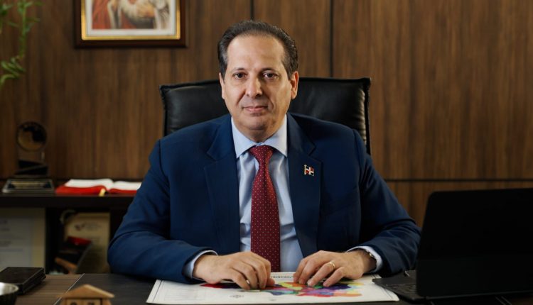 Víctor Atallah, ministro de Salud.