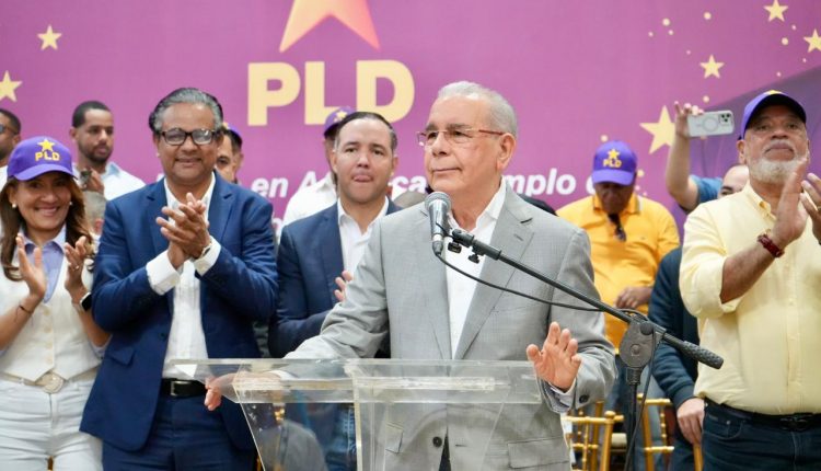 Danilo Media habla durante actividad del PLD.