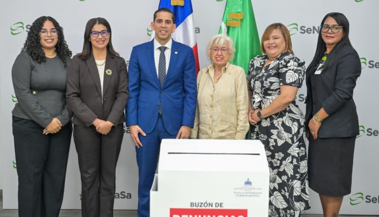 Edward Guzmán y Milagros Ortiz Bosch encabezaron el servicio del Buzón de Denuncia.